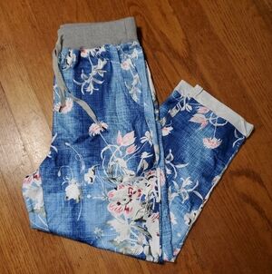 Floral Blue Women's Cropped Pants